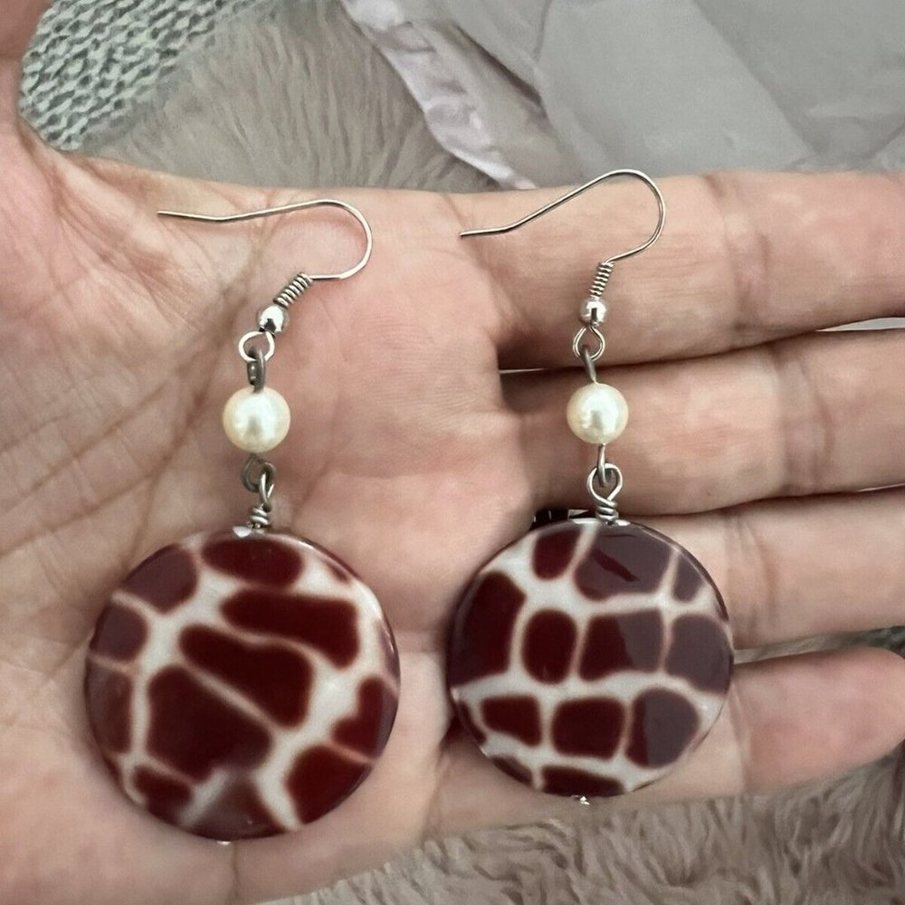 Women's Giraffe Print Round Dangle Earrings with a touch of Pearls, Pre-owned - Picture 3 of 4